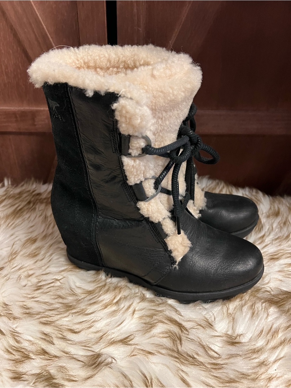 Sorel Black Leather Lace-Up Winter Boots with Cream Shearling Trim